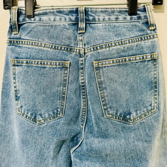 PrettyLittleThing Jeans Relaxed Fit High Rise Straight Leg Denim Light Wash SZ 4 - Picture 6 of 15